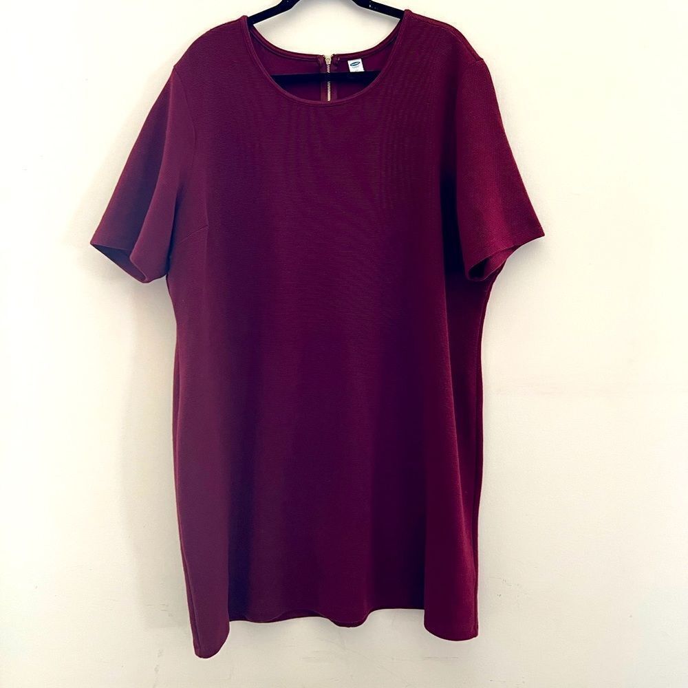 Old Navy Short Sleeve Burgundy Textured Dress with Gold Zipper on Back
